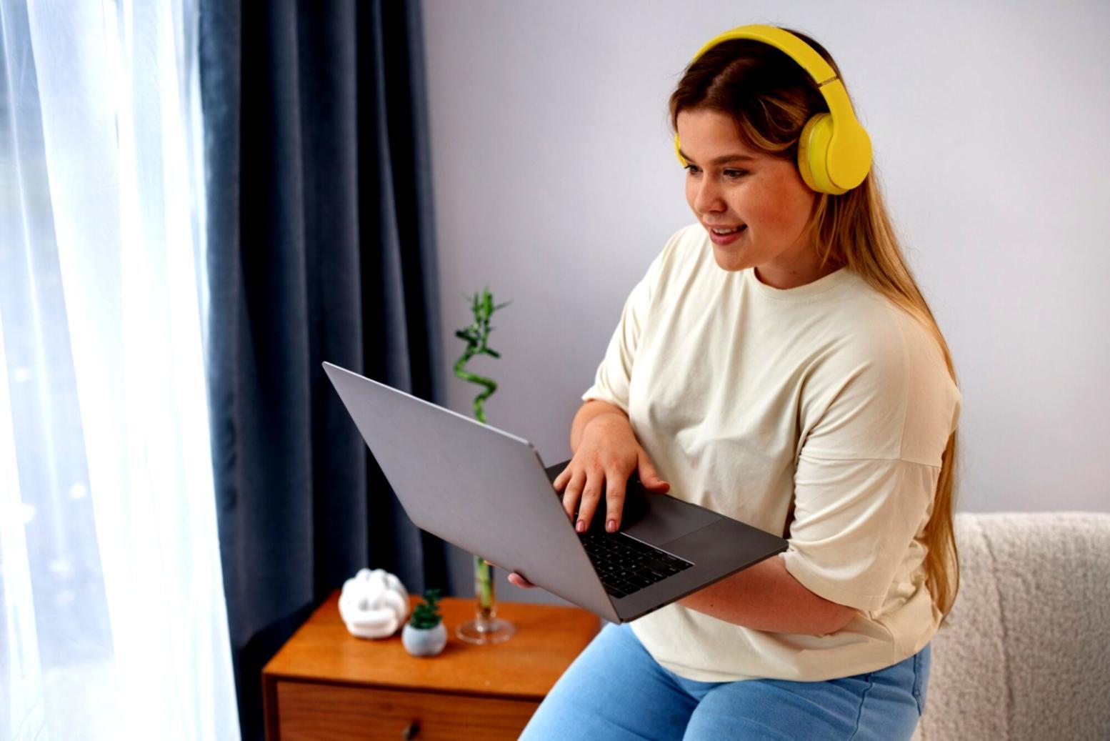 Команда TynraBeam за работой над образовательными программами